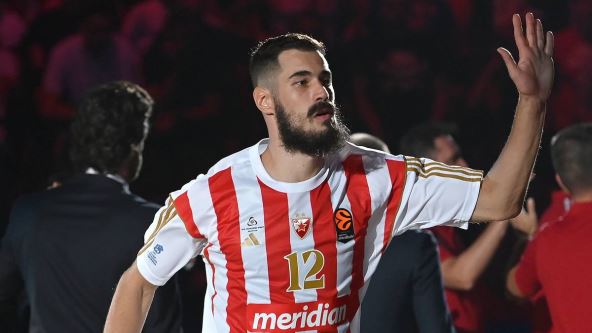 Nikola Kalinić na predstavljanju u Zvezdi