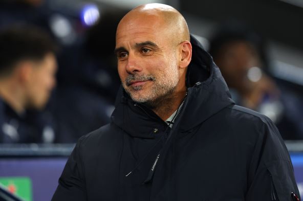 Pep Gvardiola se smeje.