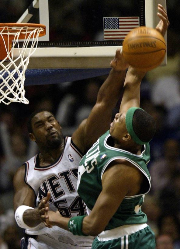 Rodni Rodžers blokira Pola Pirsa