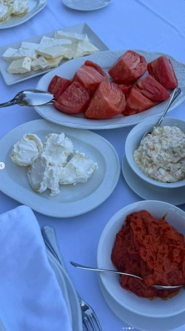 Ana Ivanović slikala trpezu