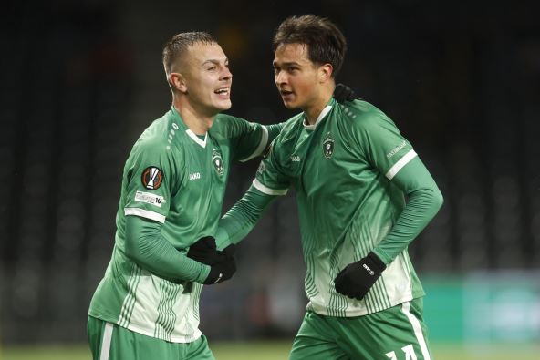Petar Stanić slavi gol protiv Jang Bojsa