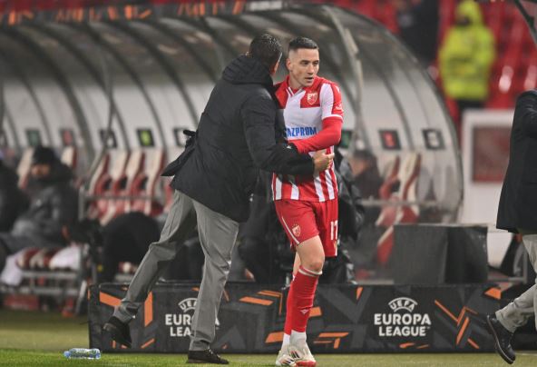 Vladan Milojević grli Bruna Duartea