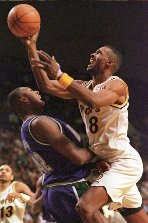 Edi Džonson u prodoru u NBA ligi