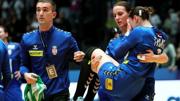 Reprezentativku Srbije Dunju Tabak saigračica nosi