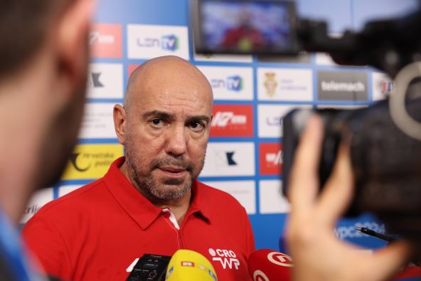 Ivica Tucak razgovara sa novinarima u Hrvatskoj