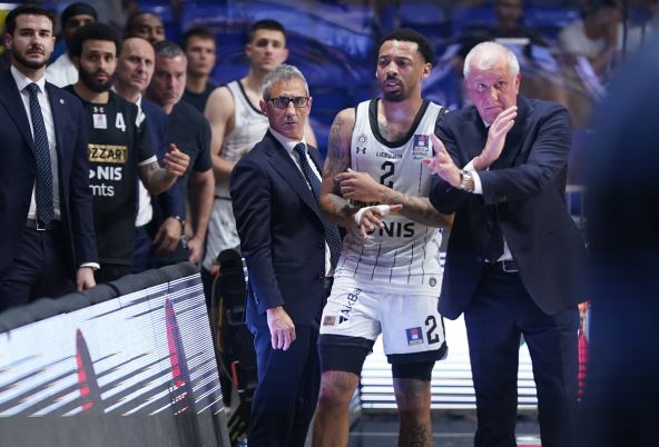 Željko Obradović uvodi Karlika Džounsa u igru