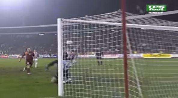 Vladimir Stojković brani penal Antoniju Kasanu