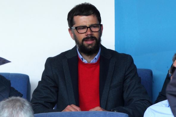 Mateja Kežman u odelu.