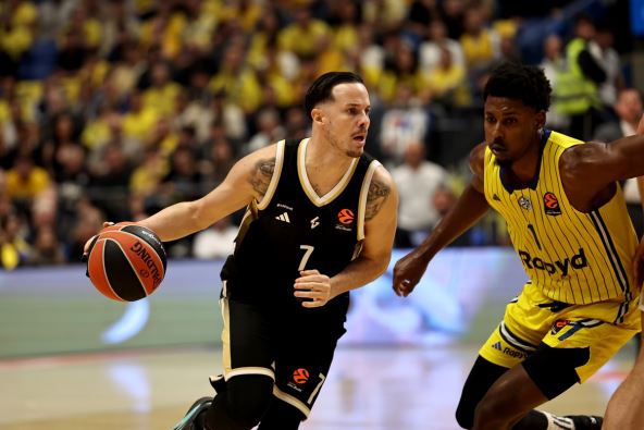 Toma Ertel na utakmici Makabi Asvel