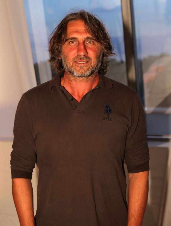 Milko Đurovski pozira za fotografiju