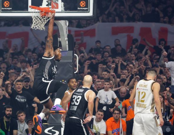 Tajrik Džouns zakucava na Partizan Zvezda