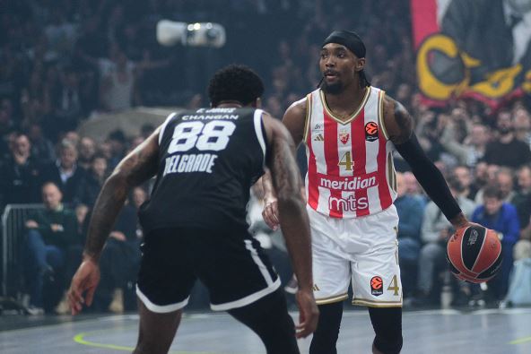 Devonte Grejem vodi loptu na Partizan Zvezda