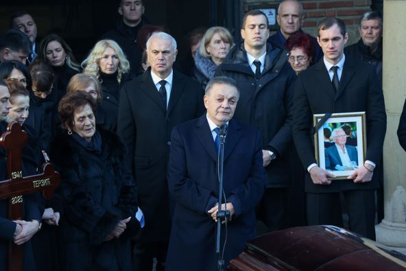 Sahrana oca Zvezdana Terzica (1).jpg