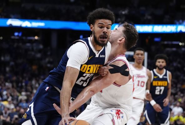 Kem Džonson vodi loptu protiv Orlanda