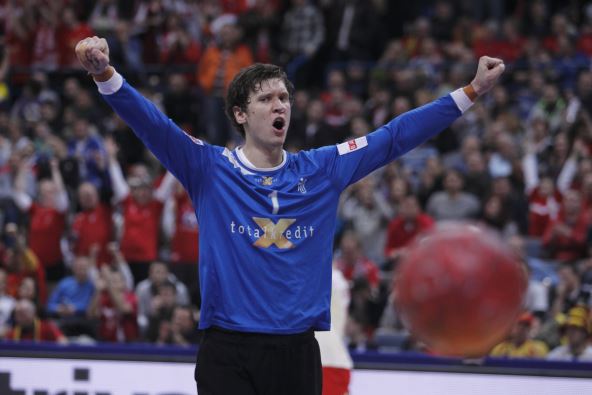 Niklas Landin slavi na golu Danske.