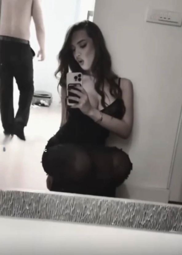 Hana Ikodinović se snima na TikToku