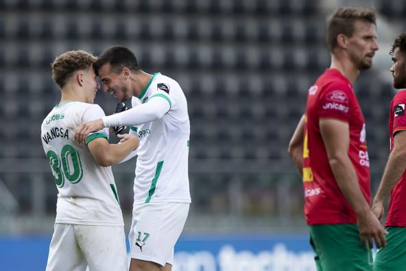 Lazar Mijović slavi gol za Lomel.