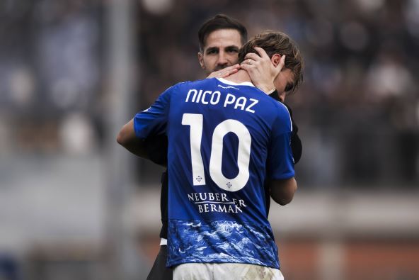 Zagrljaj Nika Paza i Seska Fabregasa