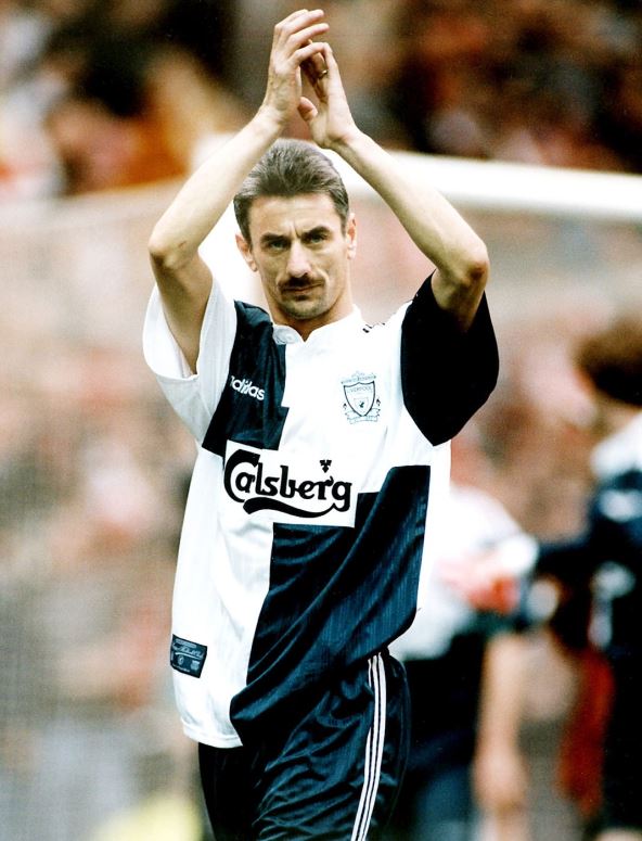 Jan Raš pozdravlja navijače Liverpula