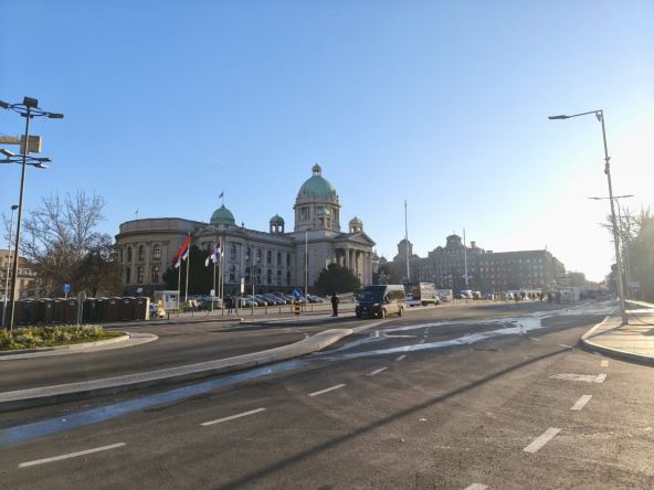 Uklonjeni šatori ispred Skupštine (1).jpg