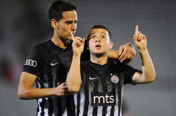 Nemanja Mihajlović slavi gol za Partizan s Markom Jevtovićem.