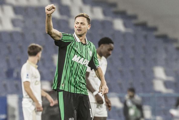 Nemanja Matić slavi sa Sasuolom.