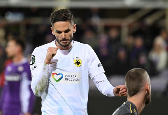 Mijat Gaćinović u dresu AEK-a.