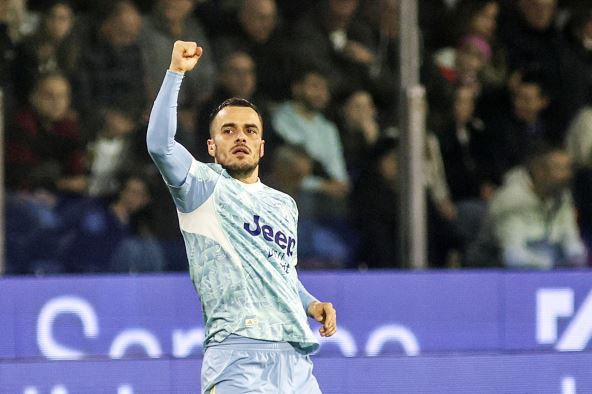 Filip Kostić slavi gol u Juventusu.