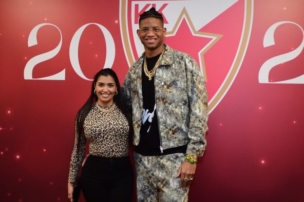 Hasijel Rivero sa devojkom na novogodišnejm koktelu Zvezde