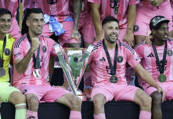 Serhio Buskets i Đordi Alba slave trofej u Interu iz Majamija