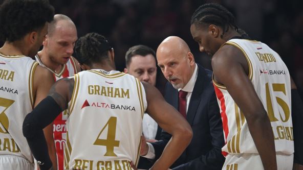 Sasa Obradović na tajm-autu Crvene zvezde