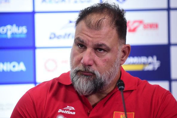 Dejan Savić na konferenciji za medije