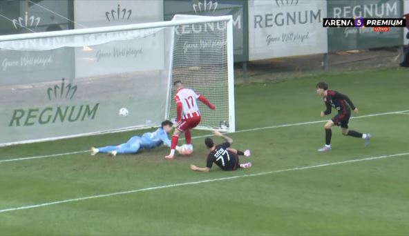 Bruno Duarte gol protiv Debrecina 1.jpg