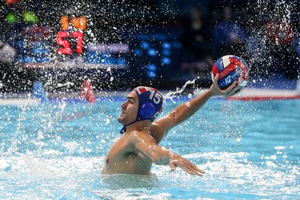 Vaterpolista Hrvatske šutira na gol u Beogradskoj areni na Evropskom prvenstvu