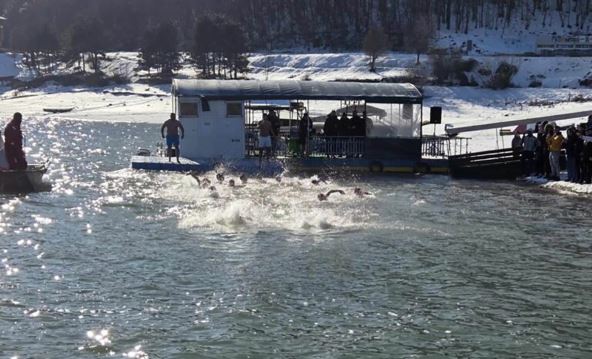 Plivanje za Bogojavljenski krst