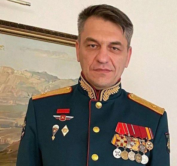 Putin otpušta general-potpukovnika Sukraba Ahmedova.jpg