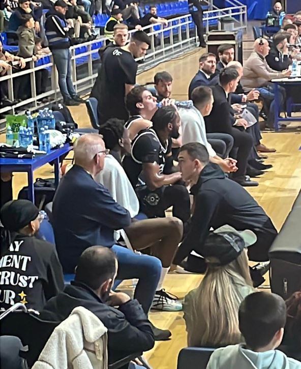 Isak Bonga se povredio (3).jpg