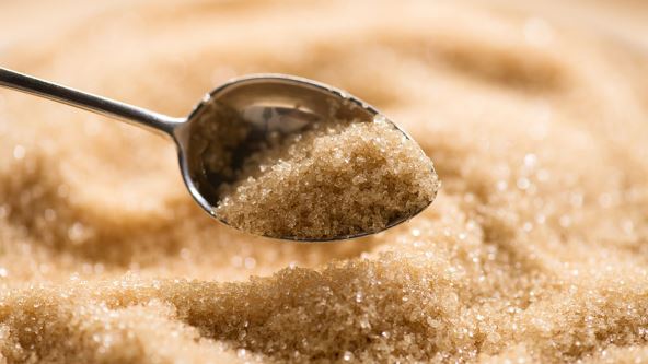 Kašika sa smeđim šećerom
