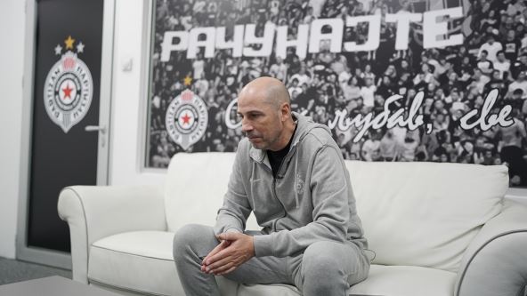 Đoan Penjaroja, trener KK Partizan (1).jpg