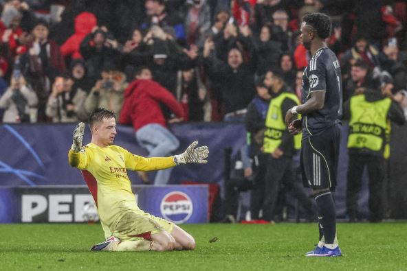 Anatolij Trubin slavi gol na Real Madrid Benfika