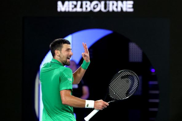 Novak Đoković na meču protiv Janika Sinera na Australijan openu