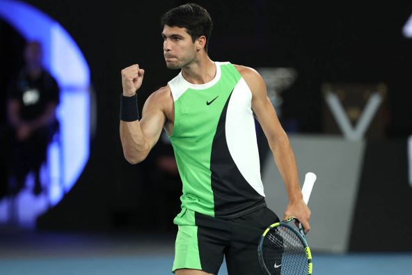 Karlos Alkaraz slavi poen protiv Novaka Đokovića u Australiji