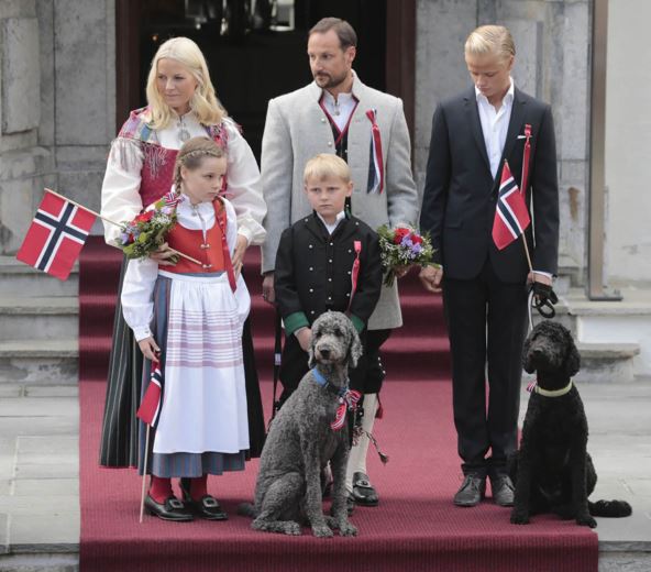 Norveška kraljevska porodica i suđenje Mariusu Borgu Hojbiju (1).jpg