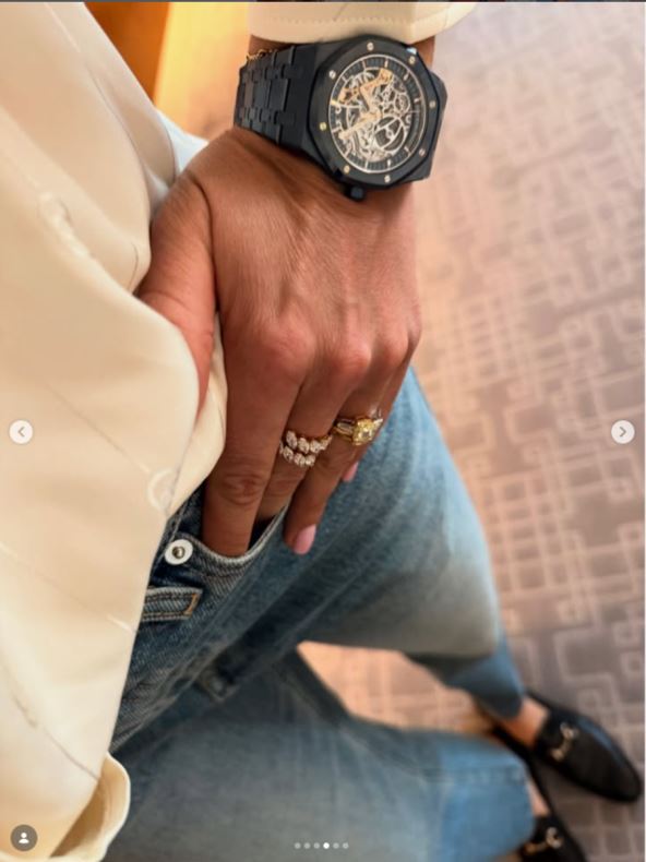 Arina Sabalenka pokazuje ruku i verenički prsten