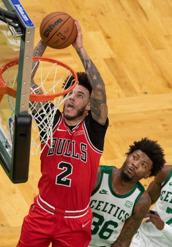 Lonzo Bol zakucava na Boston Čikago