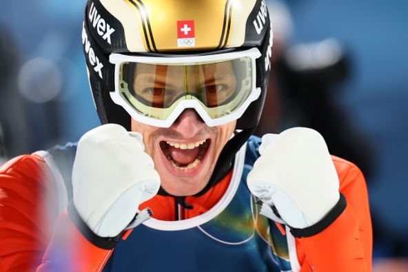Gregor Dešvaden švajcarski ski skakač na ZOI osvojio bronzu i slavi