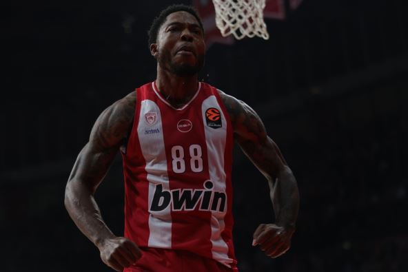 Tajrik Džouns se raduje posle poena