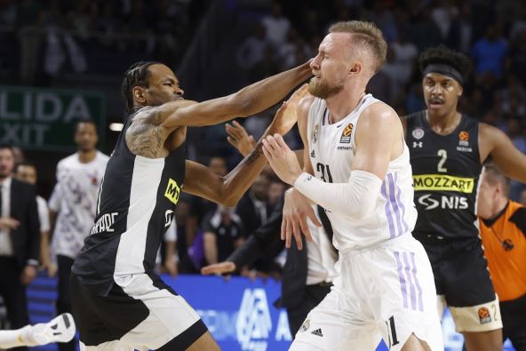 Tuča Kevina Pantera i Džanana Muse na utakmici Real Madrid Partizan
