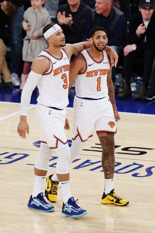 Kameron Pejn i Džoš Hart se grle na utakmici Njujorka