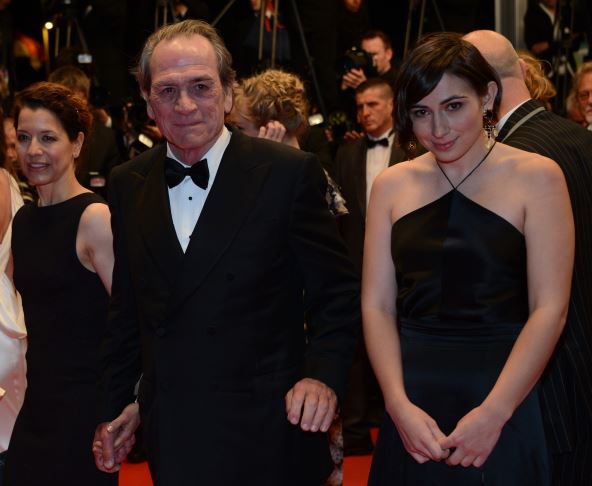 Tomi Li Džons sa ćerkom